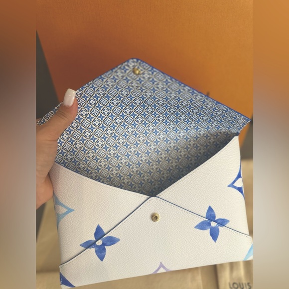 ๐SOLD๐ BNIB Louis Vuitton By the Pool Kirigami Pochette - Picture 7 of 9